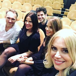 Zuzana Fialová Instagram - s Kristínkou to bolo ľahké. Ale schválne, dokážete určiť komplet celé obsadenie Zajačika?