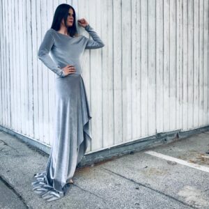 Zuzana Fialová Instagram - Saty s vleckou, stribrem vysivane, ale myslivec to neni jasny pane. 20:30 TTZP @michaelaluptakovadesign @zuzanakanisova @sonakubenikova @renatamarova @eduard.kudlac #tvojatvarzniepovedome @tvoja_tvar_znie_povedome @tvmarkizaofficial #ucesstaledrzi #jankakovalcikovajenaj