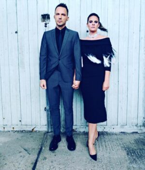 Zuzana Fialová Instagram - Jeden z mojich najoblubenejsich clovekov v oblasti televiznej zabavy, ale aj mimo nej. O chvilu v TTZP, aj s diakritikou😇#tvojatvarzniepovedome #zuzanakanisova #mikloskofashiondesign #renatamarova #sonakubenik_makeupartist #hastag do zblbnutia💜