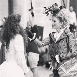 Zuzana Kanócz Instagram - Točiiime!!! 🧚🏻‍♀️V krásnych kostýmoch , na krásnych miestach , s krásnymi ľudmi . Ďakujem 🙏🏻 #behindthescenes #movie #film #makingof #slovakfilm #rozpravka #smolenice #cervenykamen #actress
