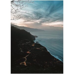 Zuzana Smatanová Instagram - Madeira, krátky výlet za slnkom. Na pár dní sa stratiť v horách, dýchať vlhký vzduch z oceánu a dať si čerstvo vylovenú pražmu… ⛰️🐚🏝️🐟 Som späť doma, povinnosti volajú, novinky čoskorooo 😉 z
.
#madeira #vylet #trip #zuzanasmatanova #spatdoma #novinky #coskoro