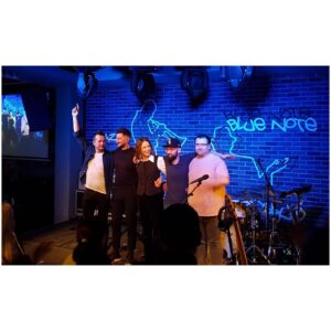 Zuzana Smatanová Instagram - Priznávam, včera sa mi išlo na pódium ťažko… v hrdle hrča a na hrudi ťažko….. tento koncert som venovala Marcelkovi Nemcovi… včera navždy odišiel, ale viem, že by bol rád, aby bolo veselo a vy ste mi s tým veľmi pomohli ♥️ ďakujeme vám, že ste boli s nami, ďakujeme za neskutočne ľudskú a rodinnú atmosféru, na akú sme v @bluenote_slovakia zvyknutí 🙏🏼 z&band
Foto @pyxel_pxl 
.
#bluenote #koncertpremarcela #zuzanasmatanova #kapela #band #novemestonadvahom #club #gig #koncert #dakujeme #musicians #artist #songwriter #singer #slovakia