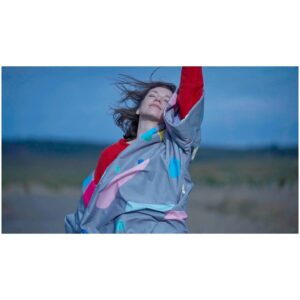 Zuzana Smatanová Instagram - Freedom, self love… sloboda, sebaláska 🩵 To tieto dve fotky ticho hovoria a ja nikdy nechcem zabudnúť na to, ako som na to konečne prišla…. #zivavoda 🩵
.
#freedom #selflove #sloboda #sebalaska #ziva #voda #bymyself #surfskate #madeira #video #singel #song #mymusic #lyrics #music #produced #byme #zuzanasmatanova #slovakia