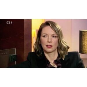 Zuzana Smatanová Instagram - Ďakujem @ceskatelevize za možnosť zdieľať svoj príbeh vo vašom dokumente “13.komnata”🚪Neželám si nič iné len to, aby vo mne videli ľudia, trpiaci duševnými ťažkosťami, svetielko nádeje a aby bojovali ako som zabojovala ja 🙏🏼 lebo to ide 💪🏼 Chce to silú vôľu a vieru v seba samého. Lebo vtedy musí byť človek sám pre seba hnacím motorom, ktorý urobí prvý krok slovíčkom “chcem”. Áno, niekedy to trvá dlho, každý má inú cestu, tú svoju, na ktorú bude raz hrdý, že ju prešiel, ale MÁ ZMYSEL každé ráno vstať, zaťať zuby a povedať si, že robím to KVÔLI SEBE! ♥️ “JA som ten najdôležitejší dom, v ktorom chcem bývať a chcem, aby bol v poriadku.” Link na celý dokument je vo výbere stories v profile 🗝️
Požiadajte o pomoc, nezostávajte s tým sami, pomoc existuje 💪🏼 s láskou Z.
.
#13komnata #trinactakomnata #ceskatelevize #dokument #dusevnezdravie #osveta #pomocexistuje #zuzanasmatanova #rozhovor #vyhorenie #depresia #vyliecenie