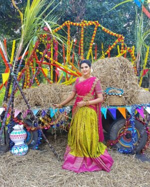 indhu chowdhary Instagram - 🌾 𝘐𝘯𝘪𝘺𝘢 𝘛𝘩𝘢𝘪 𝘛𝘩𝘪𝘳𝘶𝘯𝘢𝘢𝘭 𝘝𝘢𝘻𝘩𝘶𝘵𝘩𝘶𝘬𝘬𝘢𝘭 & 𝘔𝘢𝘬𝘢𝘳 𝘚𝘢𝘯𝘬𝘳𝘢𝘯𝘵𝘩𝘪 𝘚𝘶𝘣𝘩𝘢𝘬𝘢𝘯𝘴𝘩𝘢𝘭𝘶 𝘵𝘰 𝘢𝘭𝘭 𝘰𝘧 𝘺𝘰𝘶 🌾

𝚌𝚘𝚜𝚝𝚞𝚖𝚎 𝚋𝚢: @lakshanam_designerstudio
𝙹𝚎𝚠𝚎𝚕𝚜 𝚋𝚢: @littlefingers_bridal_jewellery 
.
.
.
.
.
#pongal#sankranthi#thaithirunaal#january#festival#igpost#instagrampost#traditionalday