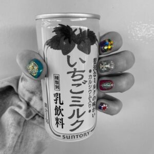 kanoeRana Instagram - またはじめてみようと思います ネイル

#セルフネイル
#ジェル
#いちごミルクの存在感
#数字をしばらく見たくない日々が続きそうです
#助けて糖分
#ヤコウレッシャ聴いてね
#聴いてね
#ね