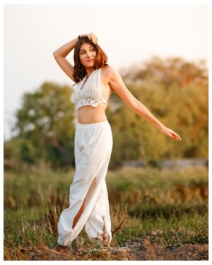 netri nisarg trivedi Instagram - Summer🌼
In frame  @netritrivediofficial 
Styled by @pushtiiii__ 
Jewellery by @shop.houseofchi 
Captured by @haritosh.bhatt