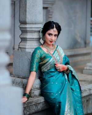 nithya gowda Instagram - Confidently me🐾!!! 
MUA @makeoverwithsahana_gowda 
Photography @abhilash_arnekar_photography