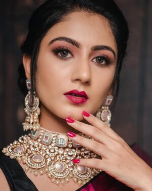nithya gowda Instagram - Pretty  is an accident of nature elegant is a self created work of art ❤️ actress- @nithya.gowdaa MUA - @sahana_makeover_official  photography- @crafted_tales @ad_visualartscapes  jewels- @parameshwara_enterprises  location- @pickshotstudios  #glamour #instagood #instagram #bridal #celebritymakeupartist #shimogga #shimoggamakeupartist #shimoggamua