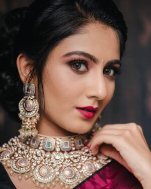 nithya gowda Instagram - Pretty  is an accident of nature elegant is a self created work of art ❤️ actress- @nithya.gowdaa MUA - @sahana_makeover_official  photography- @crafted_tales @ad_visualartscapes  jewels- @parameshwara_enterprises  location- @pickshotstudios  #glamour #instagood #instagram #bridal #celebritymakeupartist #shimogga #shimoggamakeupartist #shimoggamua