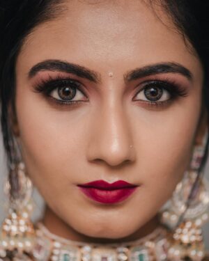 nithya gowda Instagram - Pretty  is an accident of nature elegant is a self created work of art ❤️ actress- @nithya.gowdaa MUA - @sahana_makeover_official  photography- @crafted_tales @ad_visualartscapes  jewels- @parameshwara_enterprises  location- @pickshotstudios  #glamour #instagood #instagram #bridal #celebritymakeupartist #shimogga #shimoggamakeupartist #shimoggamua