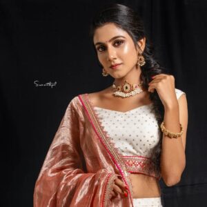 nithya gowda Instagram - 🍂✨
MUA @art.istrybysamantha 
Jewelry @banglorebridaljewellery_ 
Photography @sumanthpxl 
Costume @prathikshadesignhouse