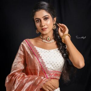 nithya gowda Instagram - 🍂✨
MUA @art.istrybysamantha 
Jewelry @banglorebridaljewellery_ 
Photography @sumanthpxl 
Costume @prathikshadesignhouse
