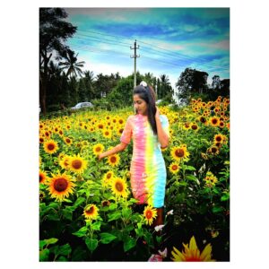 nithya gowda Instagram - 🌻❣️
#nithyagowda✨ #sunflowers🌻
