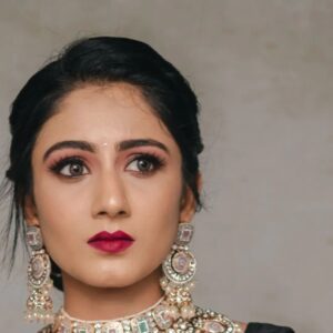nithya gowda Instagram - “I don’t know where I’m going, but I’m on my way.”
MUA @sahana_makeover_official
#nithyagowda✨