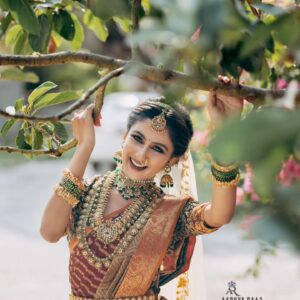 nithya gowda Instagram - Act like you own the world because you do
MUA @aadhyaraajmakeupartist1
Jewelry @kiran.bridal.jewelry 
#nithyagowda✨