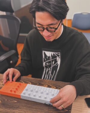tofubeats Instagram - YAMAHAさんにて噂のSEQTRAK触らしてもらいました