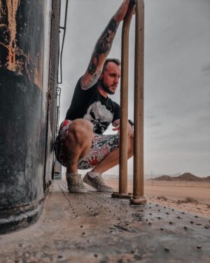 Андрей Старый Instagram - Утренние перекличка! Есть тут кто живой? Ставь   если инста все ещё работает и vpn если ты теперь ходишь под флагом веселого Роджера;)