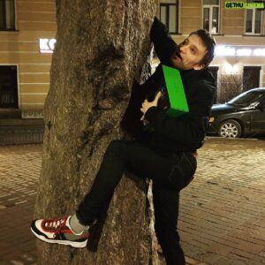 Игорь Линк Instagram - Ну тупа засунул руку в дупло...
