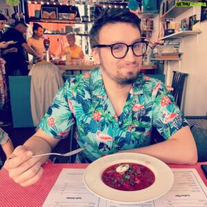 Игорь Линк Instagram - «Русский человек даже в Тайланде найдет борщ и будет его жрать» (с) Л. Н. Толстой
