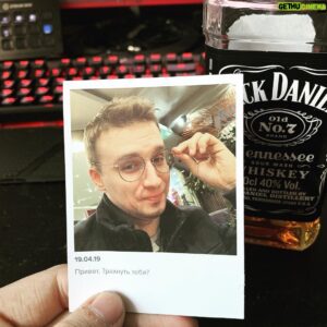 Игорь Линк Instagram - Время лечит, говорили они, будучи уверенными в том, что они знают, что происходит у меня в душе... Расставание породило огромную зияющую дыру в моем сердце, в которую медленно затягивало меня и всю мою жизнь. Я тщетно пытался заливать ее алкоголем, но это оказалось бесполезным. Я держал в руках ее фотокарточку и плакал, понимая, что ИГОРЬ ЛИНК САМЫЙ ОБЪЕКТИВНЫЙ, АВТОРИТЕТНЫЙ И НЕПОДКУПНЫЙ ВИДЕОБЛОГЕР НА РУССКОМ ЮТЬЮБЕ