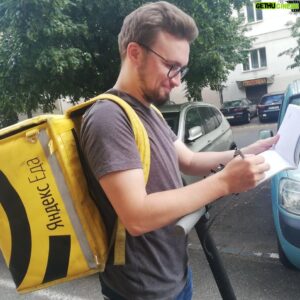Игорь Линк Instagram - Ну шо, @yandex_eda, скоро в Праге открываемся?

РS сумка осталась после позапрошлогоднего видоса про курьера, а внутри - тортики моей девушки, которые подписчикам на пробу развожу. Так что за рекламу никто не платил (а жаль, я бы не отказался от денежек)
