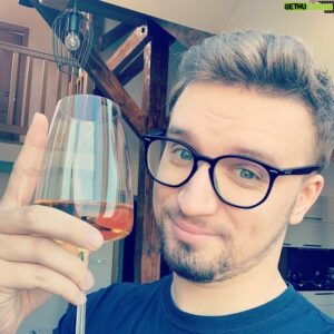 Игорь Линк Instagram - Добрый день, мои дорогие интеллектуалисты и интеллектуалистки. Я принял решение создать свой собственный телеграм-канал, тк в ВК теперь особо не пооскорбляешь никого, а значит мне там нечего больше делать. Ссылка на канал у меня в профиле в телеге.
У канала также есть официальны чат, там нет правил кроме запрета спама и порнухи. Ссылка на чат в закрепленном сообщении в канале.
Подписывайтесь на канал, вступайте в чат, и интеллектуализируйтесь еще активнее!

PS в бокале грушевый лимонад, алкоголь для быдла