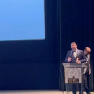 خالد القيش Instagram - سعيد اليوم لحصولي على جائزة عالمية في الولايات المتحدة الأميركية كأفضل مدبلج صوتي عربي عن أداة صوتي على شخصية " السلطان السليمان " في مسلسل "حريم السلطان " ..
و يبقى دائما للنجاح شعور مختلف ، ودافع جديد لتقديم الأفضل …