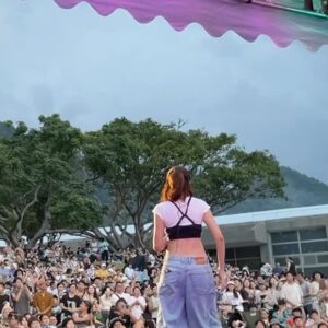 9m88 Instagram - 謝謝臺東月光海的邀請🌜⛰️Singing in the rain between mountains and ocean with the blessing of all kinds of deities was a blast🤲🏼💧
一上台就開始下大滴的愛情雨 在分不清楚是汗水還是雨水的狀態下 唱了一場隨遇而安興奮的演出❤️ 
謝謝聽我唱歌的大家 今天與男神女神們一起淋雨後應該都是得到山神保佑囉！