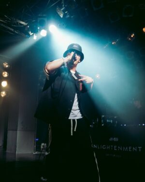 AK-69 Instagram - -
-
Tour 2024 “Enlightenment” kick off🎤

まずは横浜から33箇所
みんなの街に行くから✌🏼

今回は“楽しい”だけじゃないよ
悩んでたり葛藤したりモヤモヤしてる人には
特に観に来てほしい構成にしてるから

会場であお💯