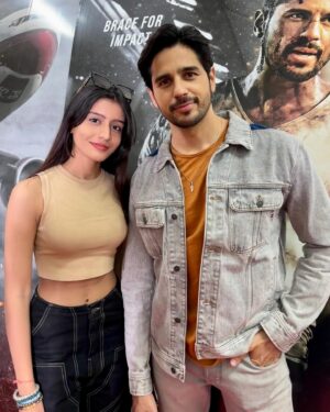 Aadhya Anand Instagram - Pinch me now!!
@sidmalhotra 💙

#aadhyaanand #aadhya_anand #sid #siddharthmalhotra
