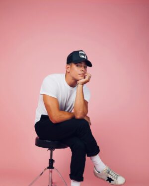 Aaron Dominguez Instagram - Pink Edition 

Photographer: @elliotliss