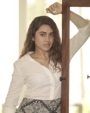 Aarthi Subash Instagram - 💨
.
Artist - @aarthisubash_official
Photographer - @camerasenthil
Makeup - @jeevithamakeupartistry
Shoot Organized by @rrajeshananda 

#aarthisubash #modellingphotoshoots #styling