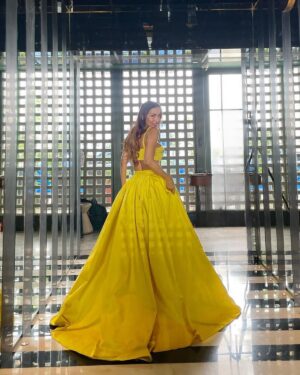 Aastha Sharma Instagram - Hello sunshine ☀️ 
@malaikaaroraofficial for Grazia Awards today in

Outfit @gauriandnainika 
Jewellery @isharya @elevate_promotions 
Make up @eleni_chatzinikolidou 
Hair @yashdeeps7
Styled by @aasthasharma @reannmoradian 
Managed by @naureen.abdullah 
Images @infinityprojkt