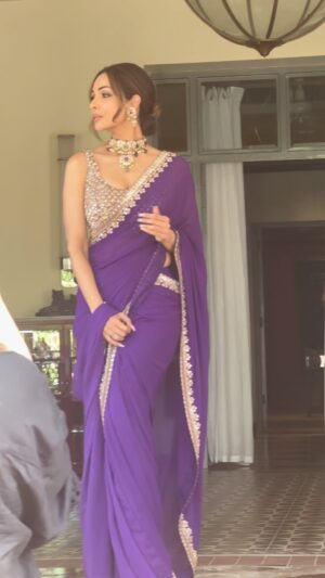 Aastha Sharma Instagram - Unedited BTS has become my new obsession! 

Stunning @malaikaaroraofficial in @arpitamehtaofficial 

Hair by @souravv_roy_ 
Styled by @aasthasharma 

#pictureperfect #unedited #nofilter #beauty #makeup #makeupartistmumbai #malaikaarora #bts #saree #indianglam #glammakeup