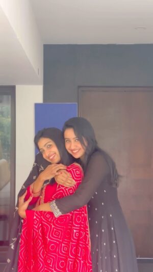 Abeneya Nethran Instagram - Happy sisters day 👯‍♀️🩷🖤and friendship day🫂🧿

#abeneya #anchana #instagram #instagood #sisters #friendshipday