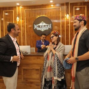 Abhinav Shukla Instagram - Welcome to our luxurious vilaas @rubinadilaik @ashukla09 . We are very glad that you visited our property. ❤️
.
.
For booking & enquiries call on:
89688 30091
70187 20036
#kcvilaas #fagu #shimla #newproperty #resort #banquet #spa #swimmingpool #gym #hotel #tourism #luxuryhotel #shimladiaries #kufri #besthotelinshimla #muchrecommended #visitus #heaven #destinationwedding  #parties #corporatemeetings #tourism #kufri #love #bestpropertiesinshimla