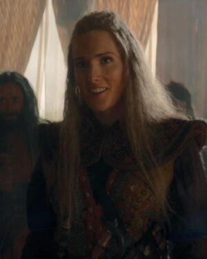Abigail Thorn Instagram - Playing Sharako Lohar on #houseofthedragon was the most fun job I’ve ever had: she’s wonderful and I hope you all love her! Thank you @hbo for making me feel like family 🏠🐉

Women coming into our power is one of the themes of S2. Sharako embodies that theme as a woman who goes beyond society’s understanding of what she ought to be. In the episode we see her commanders don’t understand her but she doesn’t give a damn what anyone thinks! It’s really cool what Ryan, Sara, Melissa and the whole team did with the character and I’m really proud to bring her to life! 🏴‍☠️😈💪
#Also shout out to Jefferson for being such a trooper in that mud-wrestling scene! 🤣