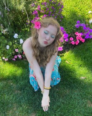 Abigail Zoe Lewis Instagram - What the song said!!! Turned 17 the other day. And it feels pretty wonderful. 🩵🌺🪩✧˖ °

#dancingqueen #seventeen #17 #birthday