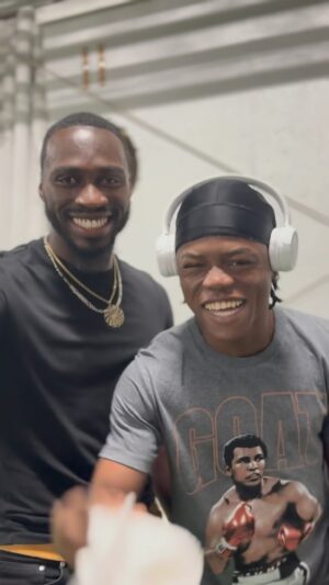 Abimbola Osundairo Instagram - Nothing but good vibes brothers from Nigeria 🇳🇬 Tune in for tomorrows match up against the @philadelphiasmoke_ live on TeamCombatleague.tv and get your Brawl Pass!🥊

#teamcombatleague #tclboxing #boxing #nigeria #africa