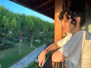 Açelya Devrim Yılhan Instagram - Kedisin deseler, miyav kardeşim. Have fun!