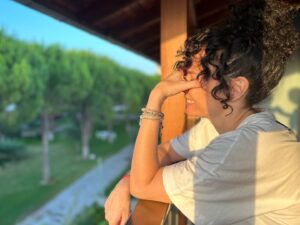Açelya Devrim Yılhan Instagram - Kedisin deseler, miyav kardeşim. Have fun!