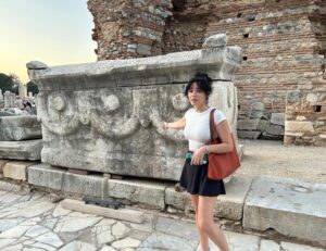 Açelya Devrim Yılhan Instagram - gardım sağlam, güllerden tuğla…