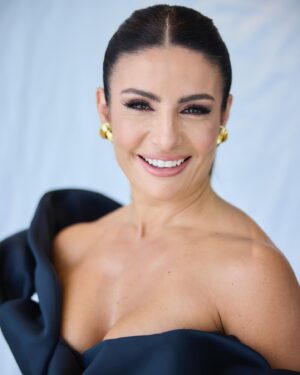 Ada Nicodemou Instagram - A moment for this absolutely incredible hair and makeup look for the #TVWeekLogies by @rosesaffioti ❤️

Assisted by: @maddiraapmakeup
Photos by: @jeremygreive