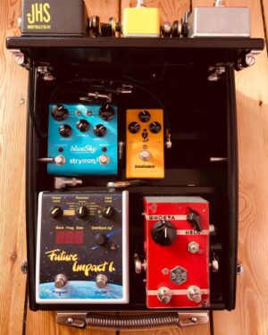 Adam Prendergast Instagram - the dream continues...
@schmidt_array_pedalboards 
@spencersnaps 
@jhs
@kasledereffects 
@awolpedals 
@banananaeffects 
@beetronics 
@strymonengineering