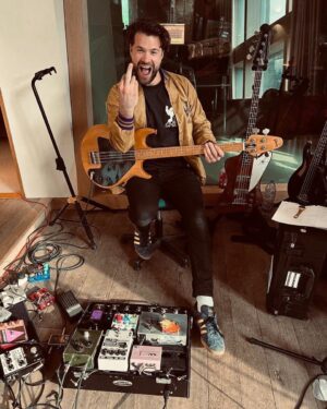 Adam Prendergast Instagram - stay out of bass world 🖕🏻🤩🖕🏻 @angelicstudiouk 
📸 @jamesattwoodmusic