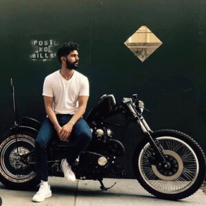 Addis Akkara Instagram - Twenties and Bikes have a special connection 🥽🏍Anyways here is a shoutout to all bike lovers. A modified custom Harley on the streets of Manhattan .
.
.
.
.
.
#bikes #boys #firstlove #pictures #instagood #love #motorcyclediaries #motor #malayalam #mallu #malayalammovies #nenjilpuncture #nenjilpuncturechallenge