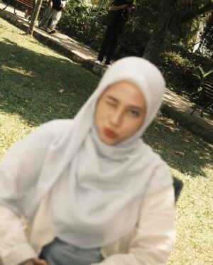 Adhisty Zara Instagram - Zara tapi gak pake z alias “Ara” 😜 
.
.
photo by @abunsungkar