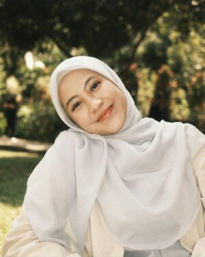 Adhisty Zara Instagram - Zara tapi gak pake z alias “Ara” 😜 
.
.
photo by @abunsungkar