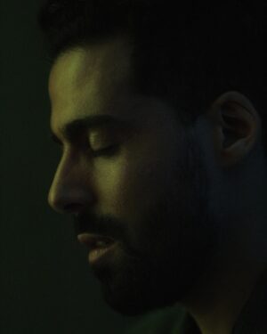 Adib Alkhalidey Instagram - Merci à toutes et tous pour tout l’amour que vous m’envoyez. Pour ceux et celles qui veulent découvrir mon projet musical, abonnez-vous à ma page @abelkyd !
📸: @neckikesraoui
